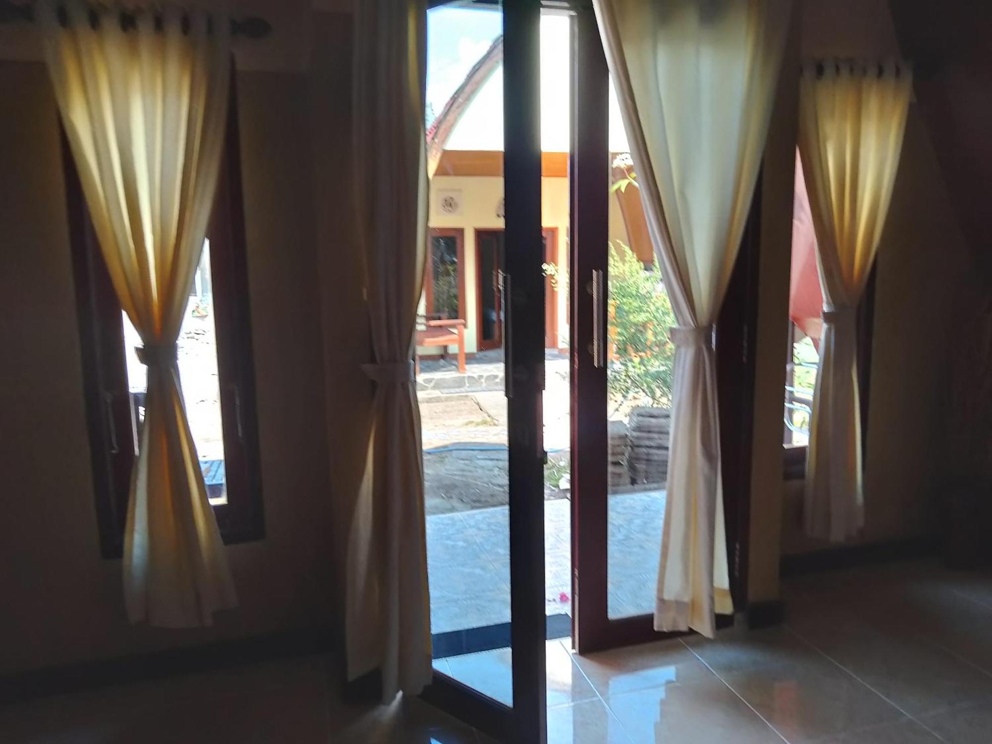 Two One Bungalow Гили-Мено Номер фото